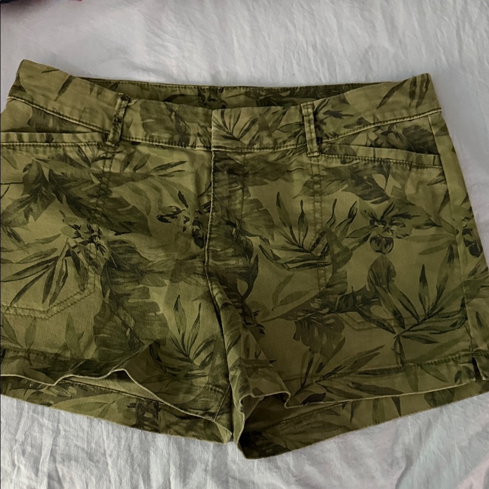 Old navy green print Women's Shorts